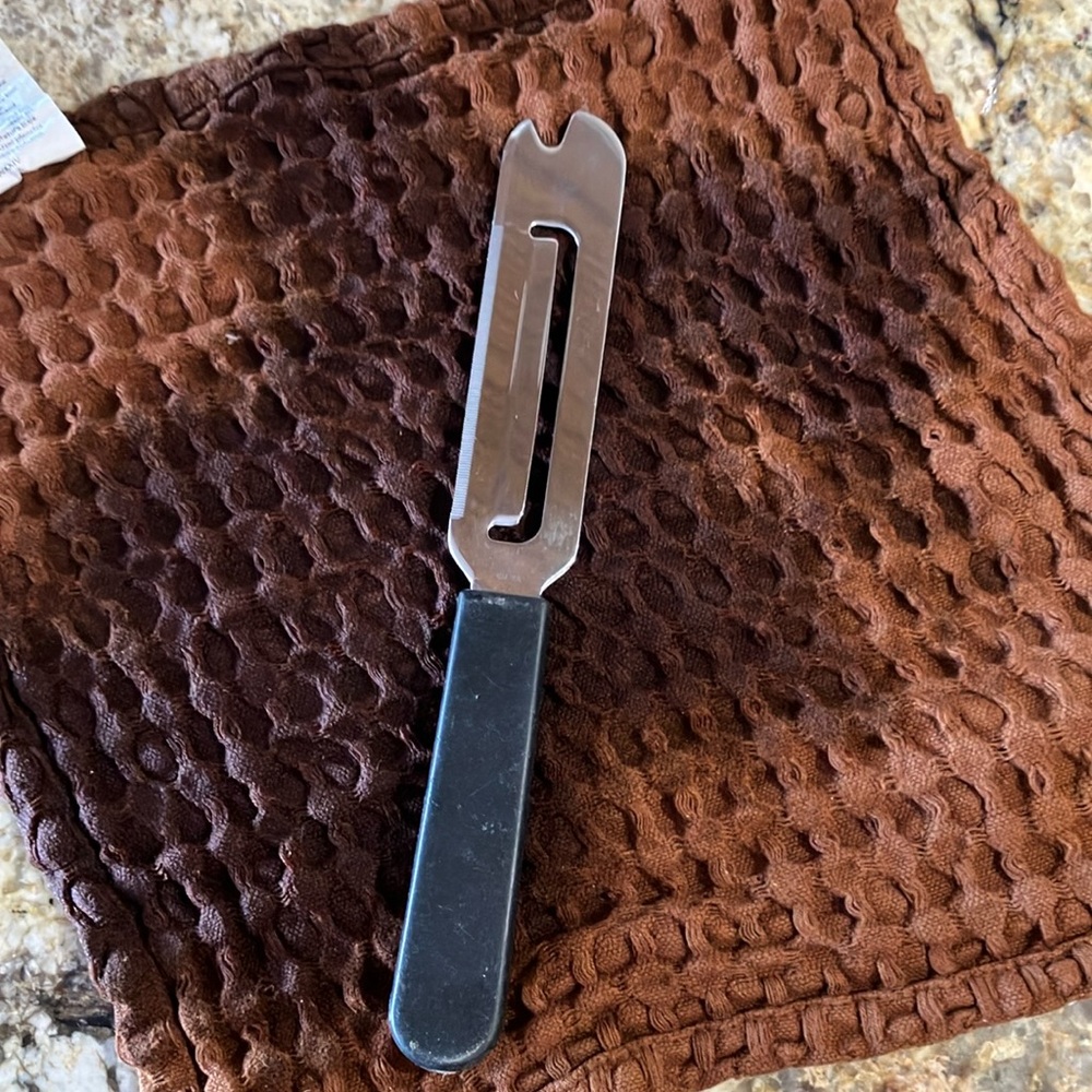 The Pampared Chef Cheese Knife #1125 Slicer Spreader Stainless Steel NO sleeve